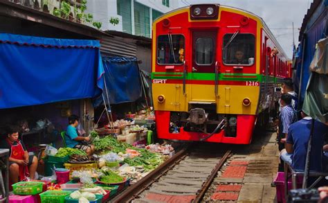 De Samut Songkhram Rebellie; een Mythische Ontketening van Verzet tegen de Ayutthaya Heerschappij